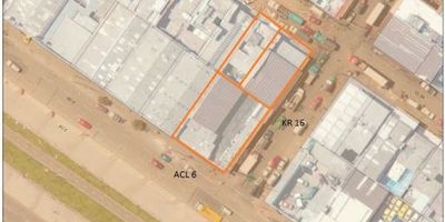 Disponible para venta en Bogotá, Cundinamarca, este lote se ubica en el barrio LA ESTANZUELA, en Calle 6 16-04. Con 960 m² de área construida y privada, este terreno es apto para proyectos de tipo residencial o comercial, aprovechando su ubicación estratégica. Cuenta con un parqueadero y una infraestructura base para 10 baños, siendo ideal para un desarrollo de múltiples unidades o un gran espacio con servicios. Su estrato 2 lo hace una opción a considerar en Bogotá. Para conocer más sobre este lote en LA ESTANZUELA, le invitamos a usar las opciones de whatsapp, quiero que me contacten o ver teléfonos.