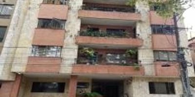 EXCELENTE PENT HOUSE EN EDIFICIO,SEPTIMO PISO, CON EXCELENTES ACABADOS, ÁREA, UBICACIÓN, ILUMINACIÓN Y VENTILACIÓN. CONSTA DE TRES ALCOBAS CON CLOSET, DOS BAÑOS, SALA-COMEDOR, COCINA INTEGRAL, ESTUDIO, ALCOBA DE SERVICIO, ZONA DE ROPAS, Y PARQUEADERO DOBLE CUBIERTO.