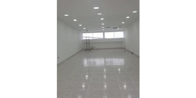 Excelente inversion , consta de 2 niveles , 1 baño , tipo de cocina sencilla , garaje cubierto , piso general en ceramica , buena iluminacion , plena centro de la ciudad , 
