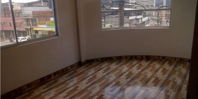 Excelente inversion , cerca avenidas principales , con una area de 140 mts ,7 alcobas , 4 baños , piso general en ceramica , buena iluminacion 
