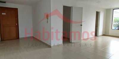 Oficina de 38 mt2, estrato comercial, piso 5. 
Cerca a bancos, centros comerciales, restaurantes, hoteles, cerca a la avenida el poblado.