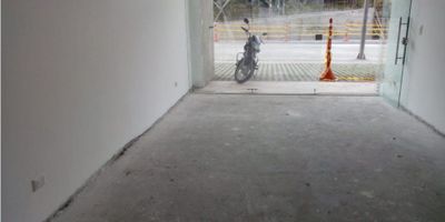 Local en sector de alto flujo vehicular, un area de 33 metros, baño, planta electrica y reserva de agua.
