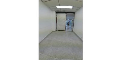 Descubre Esta Increíble Oportunidad de Alquilar un Local en un Sector Muy Comercial

Si estás buscando un local comercial para alquilar en un sector dinámico y con alta demanda en Manizales, ¡este local en Palermo es la opción ideal para ti! Con una ubicación estratégica y características que lo hacen perfecto para una variedad de negocios, este local te ofrece la oportunidad de establecer tu empresa en un entorno vibrante y lleno de oportunidades.

Detalles del Local

Este local cuenta con 1 nivel y está equipado con piso en cerámica, ofreciendo un espacio amplio y funcional que se adapta a una variedad de usos comerciales. Ubicado en un sector muy comercial, este local es perfecto para establecer tu tienda, oficina o negocio de servicios. Además, su amplia iluminación natural lo hace aún más atractivo para clientes y visitantes.

Comodidades y Ventajas del Sector

Ubicado en el corazón de Palermo, este local cuenta con acceso pavimentado y proximidad a centros comerciales, parques, transporte público y otros servicios, lo que lo convierte en un lugar conveniente y atractivo para tus clientes. Además, la vigilancia en la zona garantiza tu seguridad y la de tus clientes en todo momento, brindándote la tranquilidad y confianza que necesitas para operar tu negocio con éxito.

Aprovecha Esta Oportunidad Única de Alquilar un Local en Palermo

No pierdas la oportunidad de establecer tu negocio en uno de los barrios más dinámicos y comerciales de Manizales. Con este local en Palermo, tendrás la ubicación perfecta y las comodidades necesarias para hacer crecer tu empresa y alcanzar el éxito. 


 

¡No esperes más y alquila este local hoy mismo para comenzar tu camino hacia el éxito empresarial!

​​​​


 Ver más locales en arrendo en Manizales
 Ver más locales en arrendo en Palermo
 Ver más locales en arrendo en El Cable
 Ver más locales en venta en Manizales

