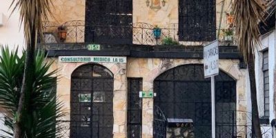 Espectacular local comercial de dos niveles de 110 mts,  ubicado en el barrio teusaquillo, primer nivel antejardín, luces led, área libre, un baño, pisos  en ceramica. segundo nivel  un depósito, un baño, área libre, terraza, excelente ubicación buenas vías de acceso cerca estaciones de transmilenio y universidades