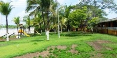 Lote en venta en Barranquilla, Atlántico, ubicado en el barrio El Prado. Este terreno, con una amplia área privada de 3657 m², se sitúa en el Kilómetro 5 y representa una oportunidad para inversión. Cuenta con 1 baño y dispone de vigilancia, lo que suma a la seguridad. Con estrato 7 y una antigüedad de 5 años, este lote es adecuado para desarrollar proyectos en una ubicación estratégica de Barranquilla. Su precio de venta es de $1,800,000,000. Interesado en este lote en venta en El Prado, Barranquilla? Contáctenos a través de whatsapp, quiero que me contacten o ver teléfonos.