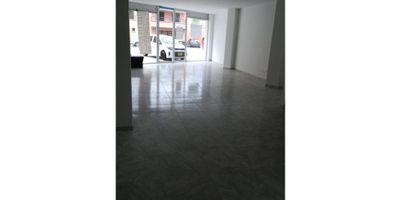 Arriendo Local en San Rafael, Manizales

Se alquila un acogedor local de 50 m² en el vibrante sector de San Rafael. Este espacio cuenta con una excelente iluminación natural y un baño, ideal para pequeños negocios o oficinas. Su ubicación en una zona de alta actividad garantiza buena visibilidad y acceso. ¡Perfecto para emprender o expandir tu negocio!
