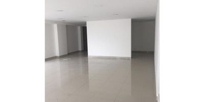 Arriendo Local en Av. Santander, Manizales

¡Descubre este excelente local en una de las principales avenidas de Manizales! Con 60 m² de espacio, este local cuenta con un baño, una práctica cocineta, pisos en cerámica y zona de parqueo. Ubicado en un sector con gran flujo comercial y residencial, ofrece una excelente visibilidad y fácil acceso. Ideal para oficinas o negocios que buscan estar en el centro de la actividad urbana.

