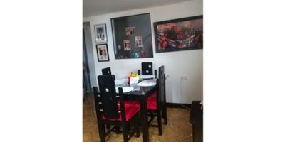 Excelente inversion, casa muy bien ubicada de 3 niveles que genera 4 rentas, muy central distribuida de la siguiente manera:

Apartamento 1: 2 alcobas, baño, sala comedor, zona de ropas, cocina sencilla.

Apartamento 2: 2 alcobas, baño, sala comedor, zona de ropas, cocina sencilla.

Apartamento 3: 3 alcobas, baño, sala comedor, zona de ropas, cocina sencilla.

Apartamento 4: 4 alcobas, 2 baños, sala comedor, zona de ropas, cocina sencilla.

Tiene bahia de parqueo,
