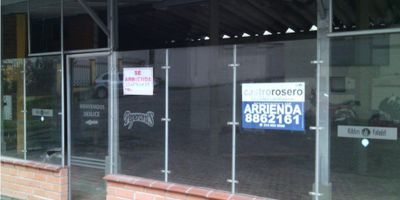 Alquiler de Local en El Cable, Manizales

Este amplio local comercial de 424 m² se encuentra en una excelente ubicación sobre una vía principal en El Cable. Con pisos en granito, el espacio ofrece una gran versatilidad para distintos tipos de negocios. Su acceso pavimentado y proximidad a centros comerciales y zonas urbanas garantizan alta visibilidad y facilidad de acceso. Ideal para quienes buscan un local bien ubicado en una zona comercial activa.
