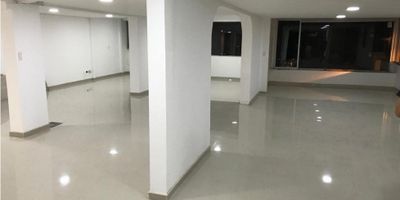 Se Alquila Local en La Camelia, Manizales

Amplio local de 180 m² en una excelente ubicación de la ciudad. Este espacio cuenta con un baño, cocineta y pisos en cerámica, ideal para diversos usos comerciales. Situado en una zona comercial cercana a parques y con fácil acceso al transporte público. ¡Perfecto para tu próximo negocio!

