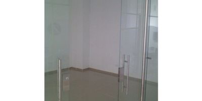 Arriendo Local en El Cable, Manizales

Este local de 29 m² está en un sector clave de la ciudad. Con pisos en cerámica, se encuentra en un punto estratégico con acceso a zonas comerciales, industriales y residenciales. Ofrece vigilancia 24 horas, ascensor y un salón comunal. Ideal para negocios que buscan visibilidad y seguridad en una ubicación excelente. ¡No dejes pasar esta oportunidad!
