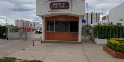 Consta de 
Sala Comedor  Cocina Tres habitaciones dos baños