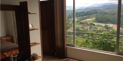 Hermoso apartamento Dúplex en excelente sector de la ciudad y con vista 360°

Consta de sala comedor, cocina semi integral, 3 habitaciones, 2 baños, zona de ropas, 2 closet y parqueadero.

 
