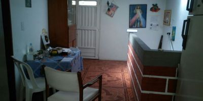 ? Venta de Casa con 3 Rentas en Camilo Torres, Manizales ?


 Área Privada: 112 m²
 Habitaciones: 6
 Baños: 3


¡Una excelente inversión te espera! Esta casa de 112 m² está dividida en 3 apartamentos independientes, cada uno con sala-comedor, 2 alcobas, 1 baño y cocina sencilla. Disfruta de un patio y gas domiciliario. Los pisos en cerámica y la buena iluminación hacen de cada unidad un lugar acogedor. Con una renta total de $1,500,000, esta propiedad ofrece gran potencial de ingreso. ¡No te pierdas esta oportunidad en una zona con fácil acceso al transporte público y cerca de colegios y universidades! ??✨

 
