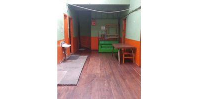 venta de casa comercial Alfonso lopez  

excelente inversion , renta 7 millones , consta de , 3 niveles , 1 nivel , 3 locales , 1 bodega , 2 nivel , 15 alcobas con 10 baños , 3 nivel , terraza con vista panoramica 
