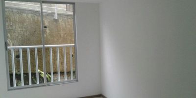 ? Apartamento en Venta en Urapanes, Villamaría ?

¡Por solo $189.000.000!

Hermoso apartamento de 79.78 m² con vista panorámica. Consta de sala-comedor, 3 alcobas, 1 clóset, 2 baños, cocina semi-integral, zona de ropas y pisos en cerámica/mármol. Edificio con ascensor, portería, planta eléctrica y zonas verdes. Ubicado cerca de centros comerciales, colegios y transporte público. ??
