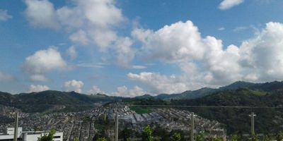 ? Venta de Oficina en el Cable, Manizales ?

¡Excelente oportunidad de inversión en una de las mejores zonas de la ciudad! ?✨

Esta oficina de 60.68 m² cuenta con 1 baño, aire acondicionado, balcón, cocina equipada, y garaje. Además, ofrece acceso a salón social, gimnasio, canchas de juegos, y una espectacular terraza con vistas panorámicas. Ubicada en la zona rosa, cerca de universidades, centros comerciales y avenidas principales. Portería 24 horas y ascensor. Ideal para negocios. ?️?
