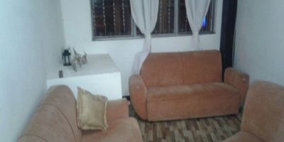 ? Casa en Venta con Renta en Vélez, Manizales

¡Gran oportunidad de inversión en una casa de 2 niveles con tres apartamentos independientes! Ubicada en un sector estratégico de la ciudad, esta propiedad es ideal para generar ingresos por renta.

? Distribución de los Apartamentos:


 Primer Apartamento: Sala-comedor, 3 habitaciones, cocina semiintegral, zona de ropas y 1 baño.
 Segundo Apartamento: Sala-comedor, 3 habitaciones, cocina semiintegral, zona de ropas y 1 baño.
 Tercer Apartamento: Sala-comedor, 3 habitaciones, cocina semiintegral, zona de ropas y 1 baño.


? Características Adicionales:


 Gas domiciliario y calentador.
 Pisos en cerámica en toda la casa.
 Ubicada en un sector residencial con gran potencial de valorización.


? ¡Invierte en esta casa con renta y obtén ingresos desde el primer día! Contáctanos para más información y agenda tu visita.
