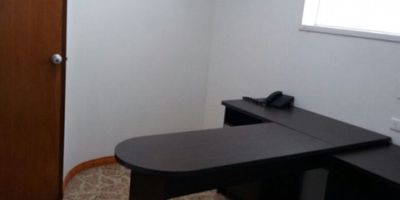 hermosa casa esquinera para la venta en un excelente sector de la ciudad cerca a zonas comerciales y universidades, consta de 3 niveles unifamiliar, sala, comedor, 7 alcobas, 2 estudios, 1 biblioteca, 3 baños, tipo de cocina integral, gas, calentador, zona de ropas amplia, piso general en cerámica y retal de mármol, garaje cubierto.
