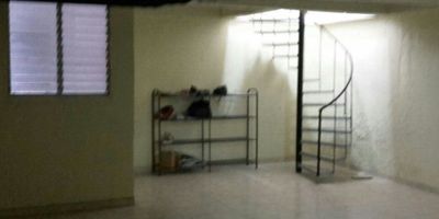 Se vende local ubicado en el barrio residencial de Manizales, en el departamento de Caldas. Esta propiedad cuenta con una amplia área de terreno de 180 metros cuadrados.

Este local se encuentra cerca de transporte público, lo que facilita el desplazamiento por la ciudad. Además, se encuentra en una zona comercial y residencial, lo que te permitirá tener variedad de opciones para realizar tus compras y disfrutar de los servicios y comodidades de la zona.

No dejes pasar esta oportunidad de adquirir una excelente propiedad en una zona exclusiva de Manizales.

Contáctanos ahora mismo para agendar una visita y conocer más detalles sobre esta increíble casa en venta.
