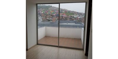 Venta de Apartaestudio excelente sector, amplio y muy iluminado, consta de Sala comedor, 1 Alcoba, 1 Closet, 1 Baño, Cocina semi integral, Gas, Terraza, Zona de ropas, Piso general laminado, cuenta con porteria, garaje cubierto y salón social. 
