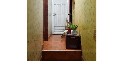 Venta de Casa muy bien ubicada e iluminada, costa de Sala, comedor, 2 Alcobas, 2 Closet, 2 Baños, Cocina sencilla, Gas,Patio de ropas, Piso en general en Madera y piso en las alcobas Ceramica, 
