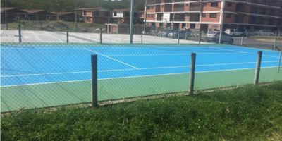 VENTA DE APARTAMENTO EN ZONA CAMPESTRE

Apartamento con bonitos acabados, cuarto principal con baño, tiene patio de ropas, 2 baños con ducha, 1closet, cocina semi integral, sala comedor, 2 alcobas, pendiente de construccion de ascensor, el apartamento queda en frente de la piscina, Propietario acepta permuta de finca pequeña.
