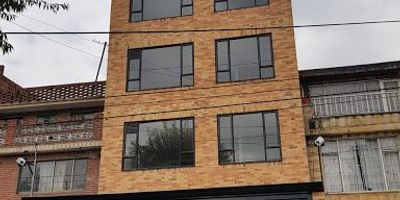 Edificio en venta de 5 pisos , cuenta con ocho apartamentos cada uno esta distribuido de: 2 habitaciones con closet, cocina integral tipo americano, 1 baño, sala comedor y patio de ropas independiente, adicional tiene garaje dotado para 10 vehículos , inmueble totalmente rentable y nuevo, apartamentos con excelentes terminados e iluminación.