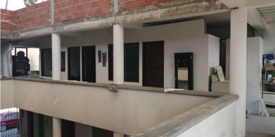 VENTA DE CASA COMERCIAL EXCELENTE OPORTUNIDAD PARA NEGOCIO EN VILLAMARIA

Casa comercial muy bien ubicada en zona central del pueblo, cuenta de 5 niveles los cuales son distribuidos de la siguiente manera,

1 Nivel: 4 Salones

2 Nivel: 4 baños tiras de orinales, duchas, 5 salones, y un local grande como para parqueadero, con baños y cocina.

3 Nivel: 14 salones y 2 baños

4 Nivel: Plancha para construir, 1 cocina, 1 baño, 4 locales con opcion para hacer mas locales.

5 Nivel: plancha para construir con sus planchas y columnas
