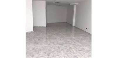 Se Alquila Local en un excelente sector, amplio y muy iluminado, consta de 1 Baño, Cocineta, Piso en general en Cerámica y zona de parqueo.
