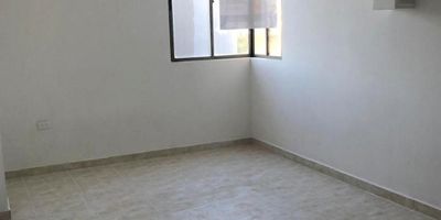 Apartamento en venta en Barranquilla, ubicado en el consolidado barrio Las Delicias, estrato 4. Este inmueble de 73 m² construidos, con 5 años de antigüedad, dispone de 2 habitaciones y 1 baño, además de 1 parqueadero para su comodidad. Cuenta con vigilancia permanente, ofreciendo un ambiente seguro. Disfrute de su vista despejada en este espacio listo para habitar en Atlántico. Su precio de venta es de $230.000.000. ¿Interesado? Contáctenos por WhatsApp, quiero que me contacten o consulte nuestros teléfonos.