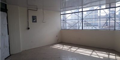 Se Alquila Local amplio e iluminado en un excelente sector, cuenta con Piso en General en Porcelanato
