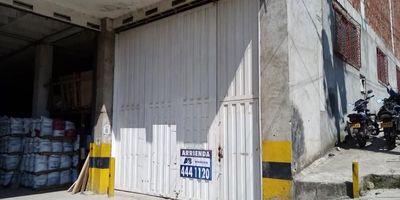 Bodega en Bello disponible para arriendo, sector de Guasimalito peaje de Niquia, área 500 M2, piso en concreto, excelente altura, 75 KVA de energía, cuenta con 1 oficina y 2 baños, por su ubicación tiene cercanía de  la fábrica de Industrias HACEB, Centro Memorial Jardines De La Fe, UVA Aguas Claras y del Batallón De Ingenieros Pedro Nel Ospina. 
Contacto 301.598.9091