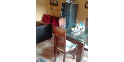 Venta de Casa Lote muy bien ubicada, amplia e iluminada  de 2 Niveles, consta de 5 Alcobas, 2 Baños, Salacomedor, Gas, zona de ropas y Patio.

1 Nivel: Piso en Ceramica-Mineral

2 Nivel: Piso en Madera
