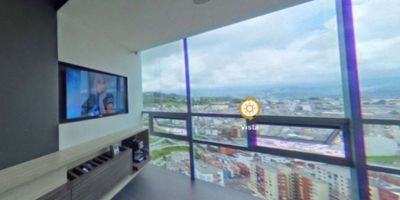 Se Alquila Local con excelente vista, amplio, cuenta con 1 Baño, 1 consultorio interno,  cuarto pequeño, deposito y piso en general en Ceramica. 
