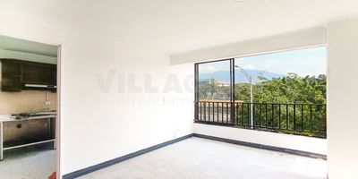 Amplio y cómodo apartamento en el deseado sector de BELEN MALIBU. Este inmueble, con un área construida de 73 m², ofrece un funcional espacio de sala comedor, 2 alcobas principal y auxiliar, además de una alcoba del servicio. Cuenta con 3 baños para mayor comodidad. La cocina es semi integral. Las cualidades de la propiedad incluyen un balcón para disfrutar del entorno, baño social, y un parqueadero propio cubierto. Ubicado en un segundo piso sin ascensor, presenta piso en baldosa. Se encuentra en Estrato 4, ofreciendo un espacio completo y agradable para vivir.Paga una administración de $115.000 mensual, precio de venta $450´000.000.