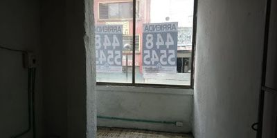 ARRENDAR LOCAL COMERCIAL CODIGO 447-6828 UBICADO  EN EL SECTOR DEL CENTRO CERCA AV PALACE,  SAN ANTONIO, PARQUE BERRIO, CON EXCELENTES RUTAS DE TRANSPORTE HACIA EL SUR DE LA CIUDAD, INTEGRADO METRO, LOCAL CON 1 SALON, PISO BOLDOSA. 