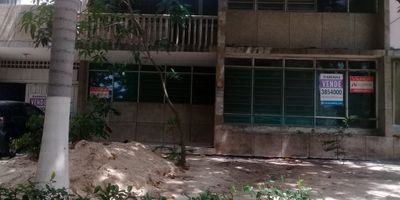 Lote en venta en Barranquilla, ubicado en el reconocido barrio Altos del Prado, Atlántico. Esta propiedad de estrato 6 ofrece una superficie de 689 m², presentando una oportunidad de inversión en la Carrera 57 #79 - 179. El inmueble, con 5 años de antigüedad, cuenta con 1 baño y beneficia de vigilancia, aportando seguridad. Su estratégica ubicación en Altos del Prado asegura acceso a diversos servicios y potencial de valorización. El precio de venta es de $2,204,384,000. Para más detalles sobre este terreno, contacte a través de WhatsApp, quiero que me contacten o ver teléfonos.