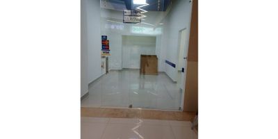 Se Alquila Local muy bien ubicado, amplio con excelente distribución, piso en general es en ceramica, cuenta con parqueadero cubierto y zona de parqueo
