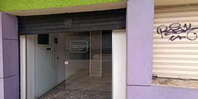 Local comercial primer piso ubicado en el sector Belén parque, nos ofrece una área de 50 metros aproximadamente, cocineta sencilla, 1 baño, piso en cerámica. No cuenta con red de gas.
Los datos de los inmuebles promocionados en la página web están sujetos a cambio y verificación de disponibilidad.