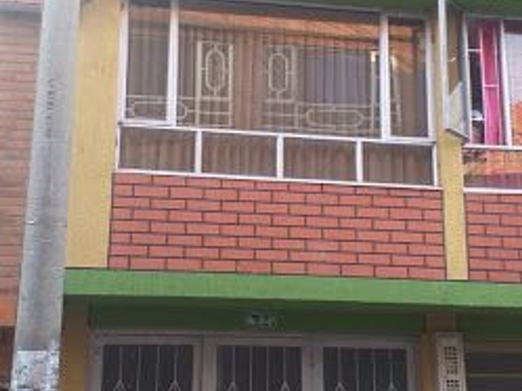 Casa de 5 alcobas en venta en Engativa Centro, Bogotá, 150 m² · foto 2 de 20