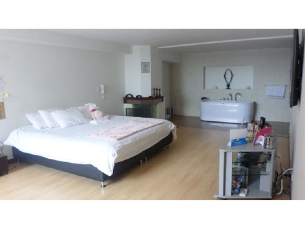 Apartamento de 3 alcobas en venta en Bosque De Pinos, Bogotá, 340 m² · foto 12 de 19