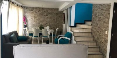 ? ¡Casa en Venta en Villamaría, Caldas!

Descubre la oportunidad de vivir en una hermosa casa de 2 niveles en Villamaría, Caldas, una opción ideal para familias que buscan un espacio amplio, iluminado y con acabados de alta calidad.

? Espacios Amplios y Cómodos: Con un área de terreno de 140 m², esta casa cuenta con una distribución funcional que incluye tres habitaciones, cada una con su respectivo clóset, y cuatro baños, asegurando comodidad y privacidad para toda la familia.

?️ Comodidades de la Casa: La cocina semi integral está diseñada para facilitar la vida diaria, complementada con un comedor auxiliar. La sala y el comedor proporcionan un espacio amplio y acogedor para compartir momentos en familia. La casa también cuenta con gas domiciliario y un calentador que garantiza agua caliente en todo momento.

? Detalles y Acabados: Los pisos en cerámica/mármol añaden un toque moderno y elegante a la vivienda. Además, la casa incluye un patio y una zona de lavandería, brindando funcionalidad y comodidad.

? Estacionamiento y Seguridad: La casa dispone de un garaje cubierto, proporcionando protección y seguridad para tu vehículo.

? Ubicación y Acceso: Situada en una zona residencial, esta casa está cerca de centros comerciales, colegios, universidades y zonas urbanas. La ubicación estratégica ofrece fácil acceso a transporte público y a las principales vías de la ciudad.

✨ Características Adicionales: La casa cuenta con baño auxiliar, asegurando la comodidad de tus visitas. Además, está en una zona que combina la tranquilidad residencial con la proximidad a áreas urbanas.

¡No pierdas la oportunidad de vivir en una casa amplia, bien ubicada y con lindos acabados en Villamaría, Caldas! Contáctanos hoy mismo para más información y para programar una visita.


 
