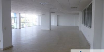 
 
  
   Local comercial ubicado e excelente zona de la ciudad, con buenos acabados y una excelente distribución, 2 baños, cercano a restaurantes, parques, zona comercial y residencial, con acceso al transporte público, etc.
  
  
    
  
 

