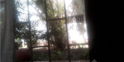 
 
  
   Apartamento en el sector de bocagrande, cerca a supermercados, de tres alcobas y dos baños y balcón, excelente precio. Cercano a parques, centros comerciales, restaurantes, con facil acceso a transporte público.
  
  
    
  
 

