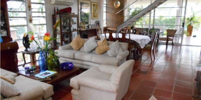 
 
  
   Hermoso lugar campestre en conjunto cerrado, con buena distribución, excelente iluminación y ventilación.
  
  
    
  
 

