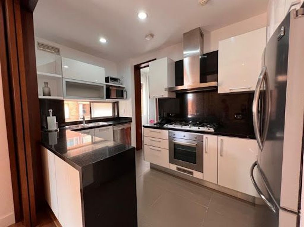 Apartamento de 2 alcobas en venta en Los Rosales, Bogotá, 143 m² · foto 13 de 15