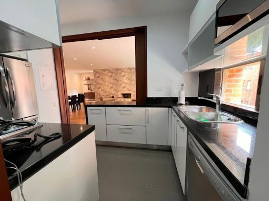 Apartamento de 2 alcobas en venta en Los Rosales, Bogotá, 143 m² · foto 14 de 15