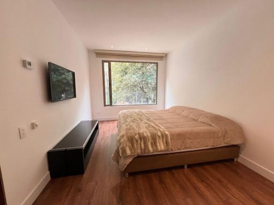 Apartamento de 2 alcobas en venta en Los Rosales, Bogotá, 143 m² · foto 10 de 15