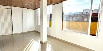 Se Arrienda, Apartamento barrio la Estrada localidad de engativa. Cuarto piso sin asensor. Consta de Dos alcobas con closet, Un baño con ducha electrica, Sala comedor, Cocina semi integral electrica, Zona de lavanderia, No cuenta con parqueadero. A una cuadra de la avenida Rojas, Sobre la Av. Calle 72. Comodas vias de acceso. Cerca a centros comerciales, Titan Plaza , Metropolis, Cerca a supermercados Alcosto Av 68, Exito calle 80, Excelente ubicacion, Ubicado en zona comercial. Contactanos!
